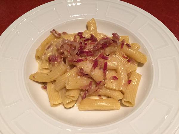 奶油培根細管麵 奶油培根細管麵