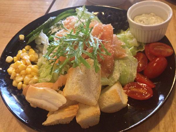 凱薩鮭魚沙拉 凱薩鮭魚沙拉