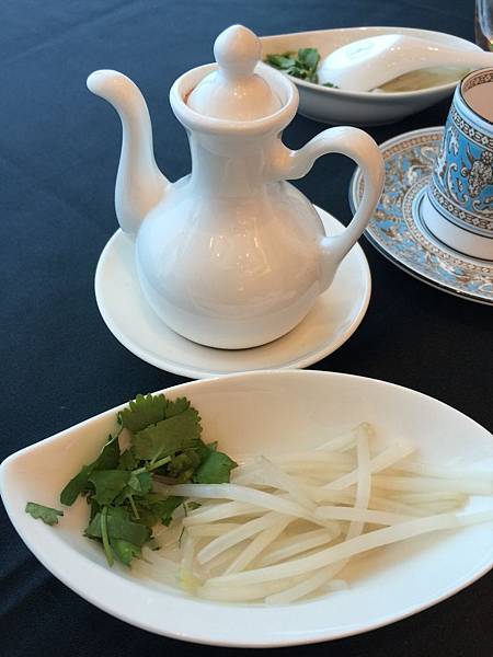 銀芽、香菜跟醋