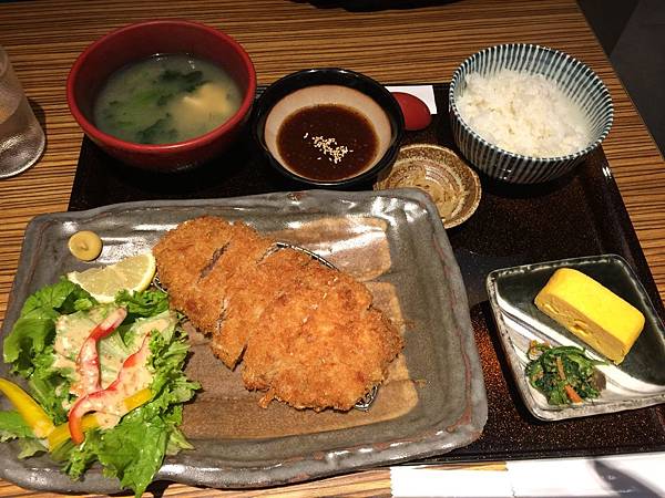 日式炸豬排定食