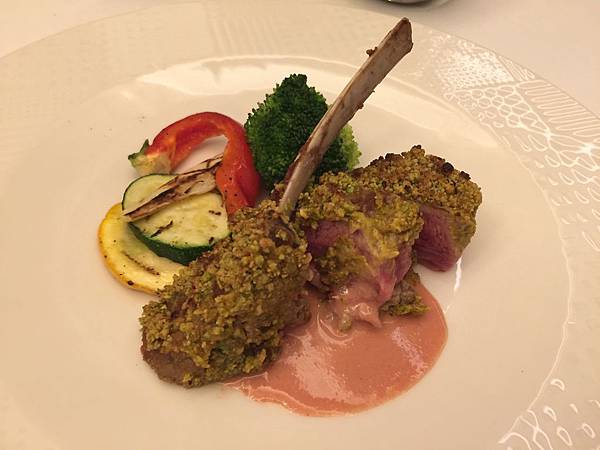 爐烤法式小羔羊佐綜合堅果奶油豆乳醬