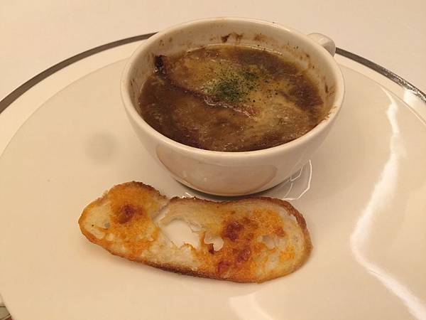 法式洋蔥牛肉湯＆起士脆餅