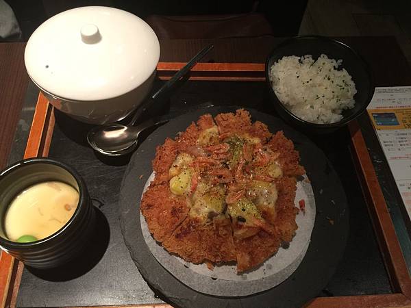 櫻花蝦披薩豬排