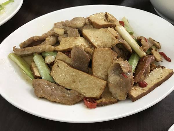 松阪豬肉炒豆乾，260元