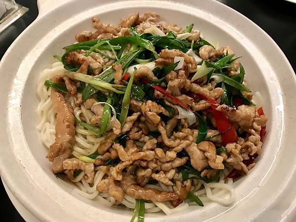 蔥油肉絲乾拌麵 蔥油肉絲乾拌麵