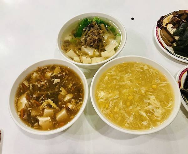 酸辣湯青菜豆腐湯玉米湯 酸辣湯青菜豆腐湯玉米湯