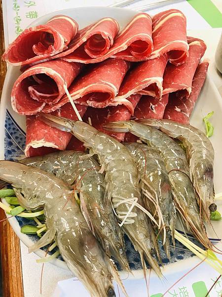 鮮蝦牛肉鍋370元