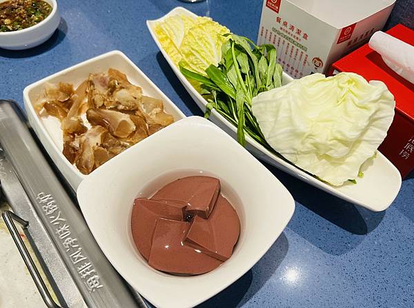 嚐鮮試營運的海底撈火鍋新莊宏匯店 嚐鮮試營運的海底撈火鍋新莊宏匯店