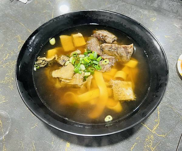 士東路試營運的都馬牛肉麵天母店