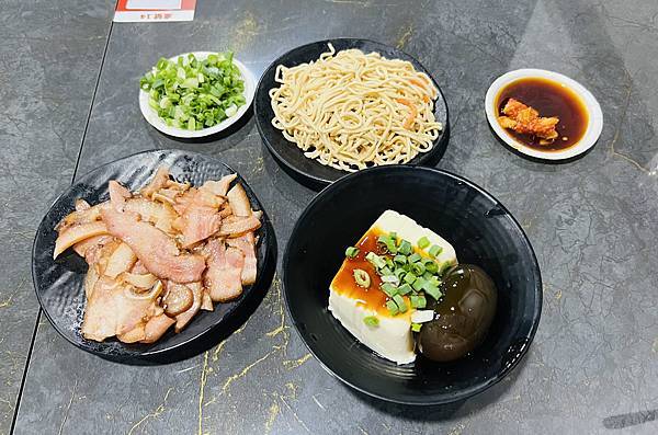 士東路試營運的都馬牛肉麵天母店