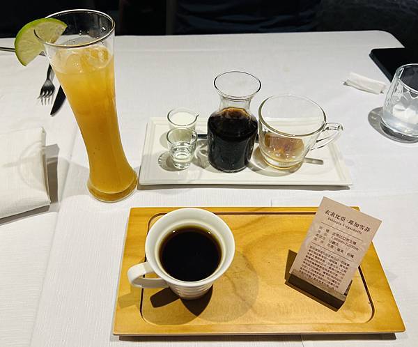 生意超好的王品牛排板橋縣民大道店 生意超好的王品牛排板橋縣民大道店