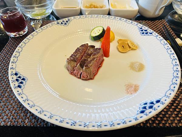 宜蘭知名的饗宴鐵板燒之慶生午餐～