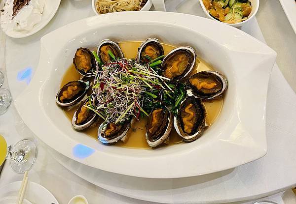 阿驥與小如的同窗&籃球情緣-青青食尚花園會館