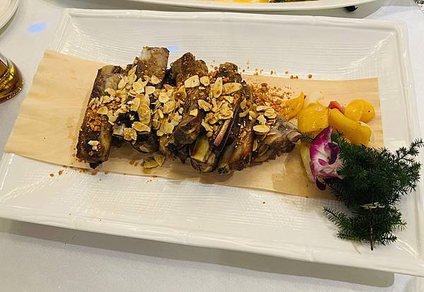 阿驥與小如的同窗&籃球情緣-青青食尚花園會館