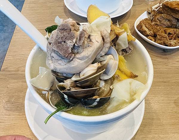 趁平日中午嚐鮮米其林必比登推薦之雙月食品社板橋店 趁平日中午嚐鮮米其林必比登推薦之雙月食品社板橋店