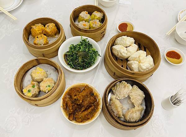 小正妹蓉請吃兄弟飯店梅花廳