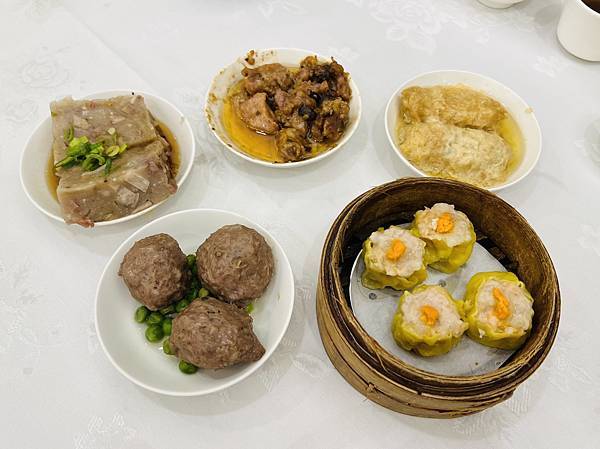 小正妹蓉請吃兄弟飯店梅花廳