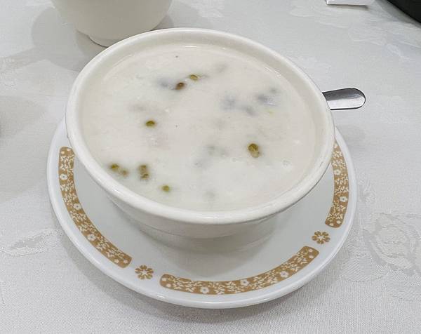 小正妹蓉請吃兄弟飯店梅花廳 小正妹蓉請吃兄弟飯店梅花廳