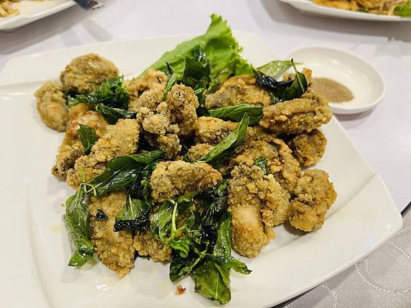 台北喜來登飯店後方停車巷內的珍品小館