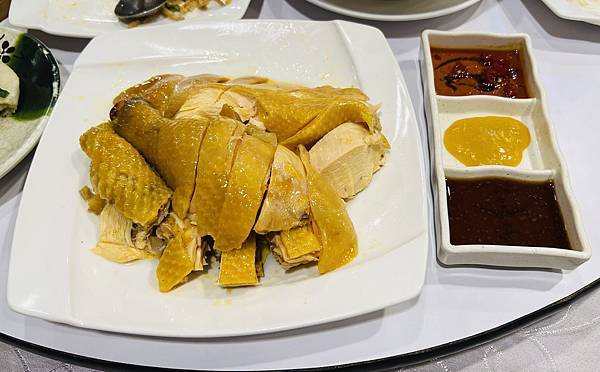 台北喜來登飯店後方停車巷內的珍品小館
