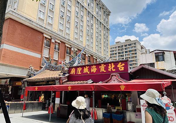 跨院區自揪業務交流之廟宇參拜祈福&牧山丘MuHills聚餐