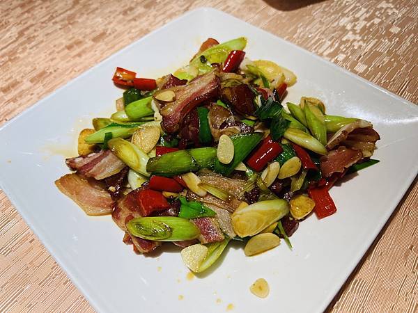 嚐鮮第一大飯店三樓的敘香園
