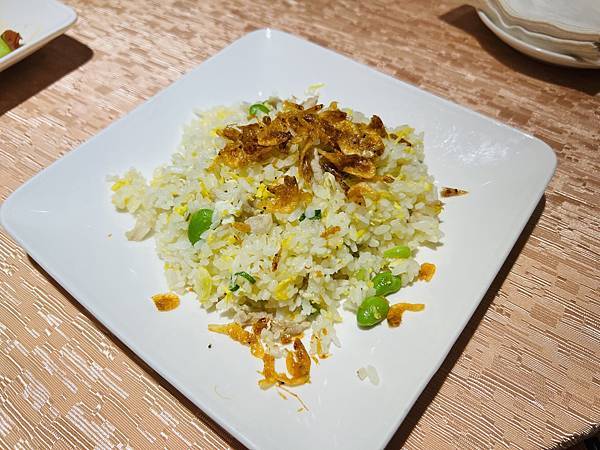 嚐鮮第一大飯店三樓的敘香園