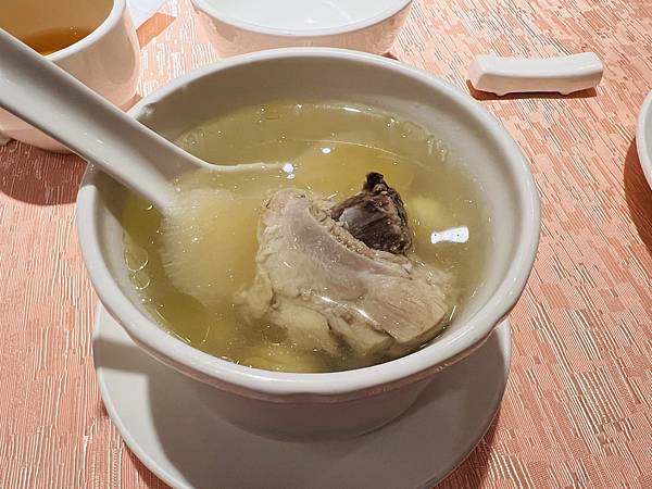 嚐鮮第一大飯店三樓的敘香園