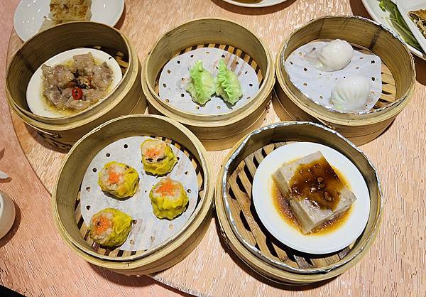 嚐鮮第一大飯店三樓的敘香園