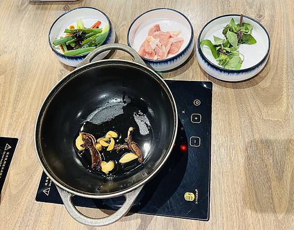 吃鍋的季節-尬鍋台北西門店