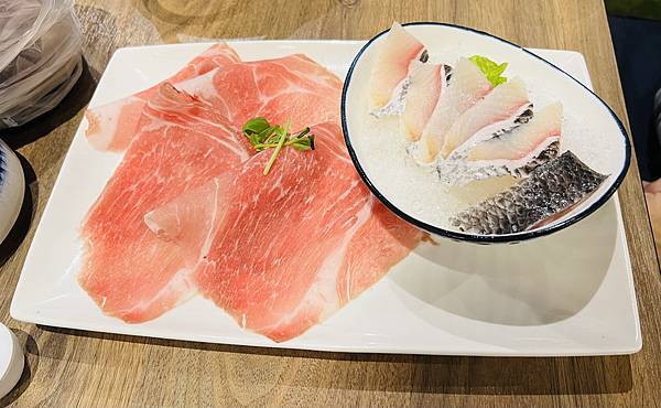 吃鍋的季節-尬鍋台北西門店