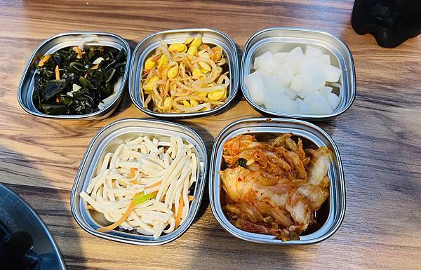 海雲韓式料理板橋店的四人套餐