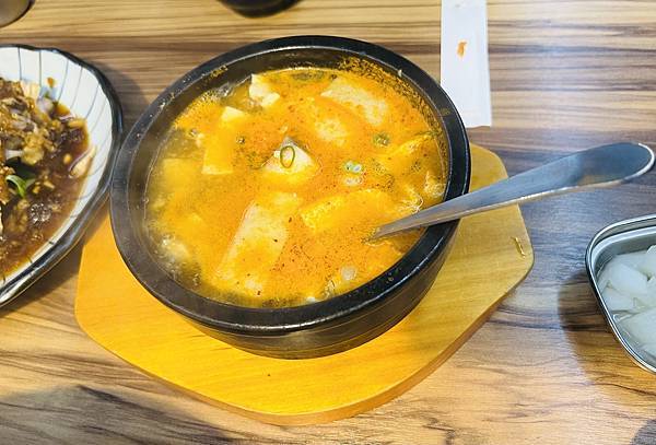 海雲韓式料理板橋店的四人套餐