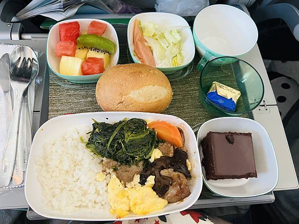 113年10月下旬長榮航空桃園機場飛德國慕尼黑機場的飛機餐