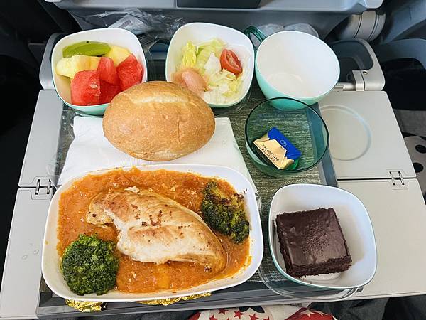 113年10月下旬長榮航空桃園機場飛德國慕尼黑機場的飛機餐