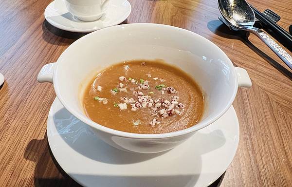 小文慶生之JUNTO同 粵菜餐酒館