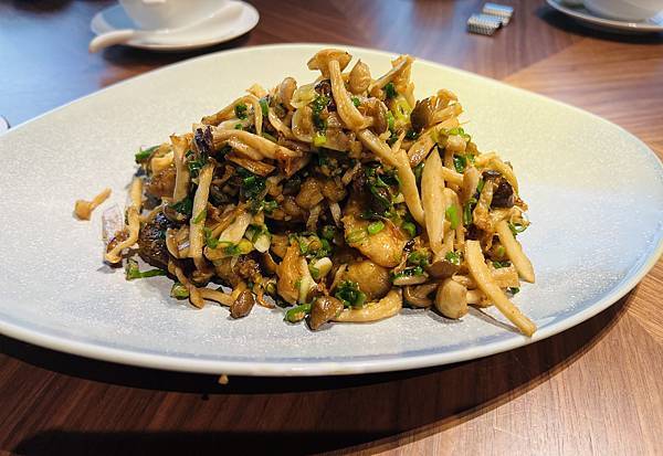 小文慶生之JUNTO同 粵菜餐酒館