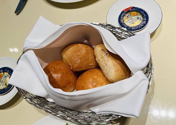 玥玥慶生之台北文華東方酒店五樓文華Cafe的平日午間饗．吃．