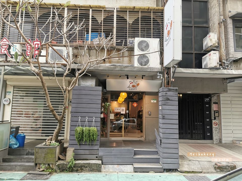 Meibakery_店外.jpg