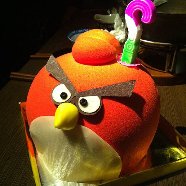 這個Angry Bird的蛋糕做得還真逼真!又好吃~讚!