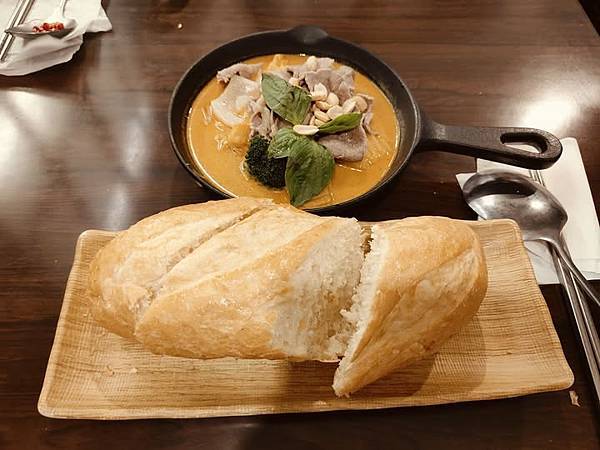 平價美味的吳興街〔依鼎越式美食〕