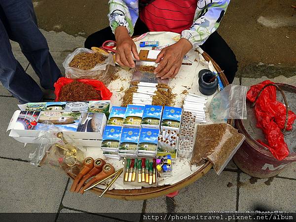 土樓區內不只有民居，還有景點區都有的紀念品