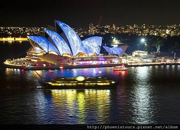 Vivid%20Sydney%202014%20Sydney%20Opera%20House%20view%20from%20Harbour%20Bridge%20James%20Horan%20DNSW%20024