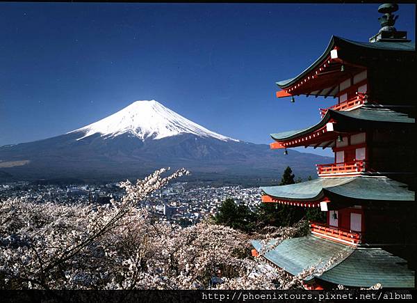 日本國家旅遊局下載m_162679富士山和忠靈塔(淺間公園)_©Fujiyoshida City© JNTO