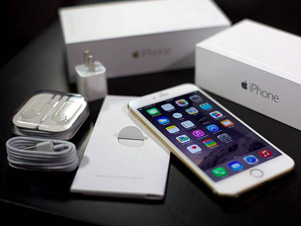 iphone_6_plus_gold_unboxing_hero