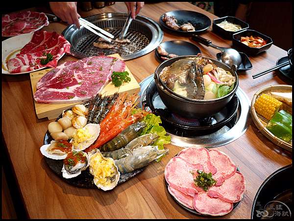 板橋燒烤吃到飽 燒惑日式炭火燒肉店 板橋總店 享受被肉海包圍的美味 還有專業桌邊服務喔 三三の三猛海試