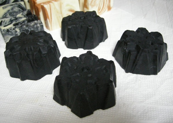 No.20 ☆ Black and White Snowflake Balanced Soap-081204-2.jpg