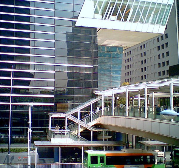 20100319-8　品川車站外面-到東京入管的公車之vivid版