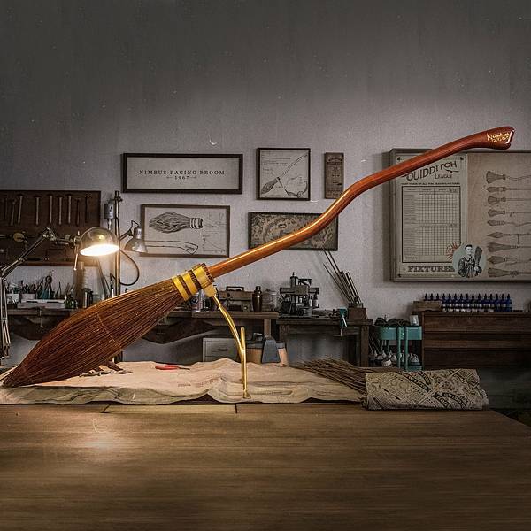 Nimbus2000-HarryPotter-Product-_7