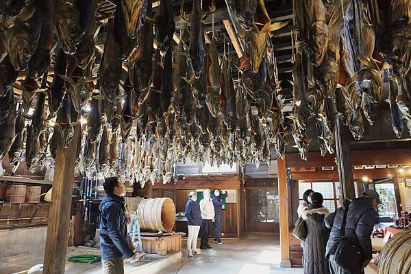 村上/千匹風乾鮭魚和日本酒〆張鶴 村上/千匹風乾鮭魚和日本酒〆張鶴